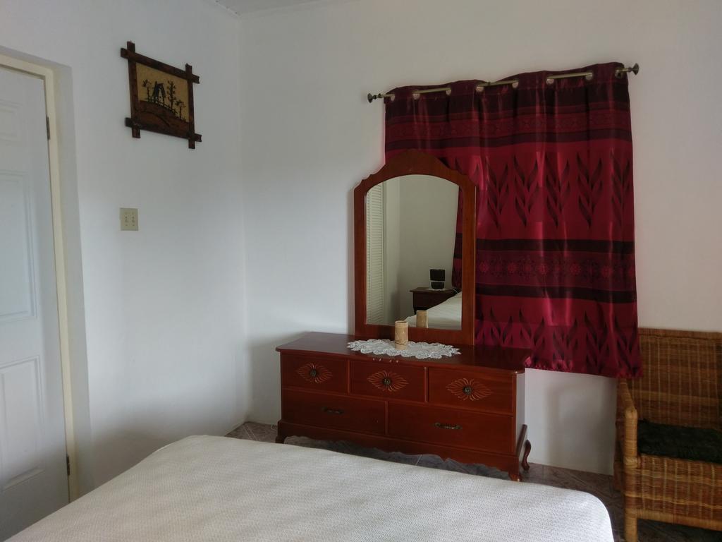 Polish Princess Guest House Порт-Антонио Экстерьер фото