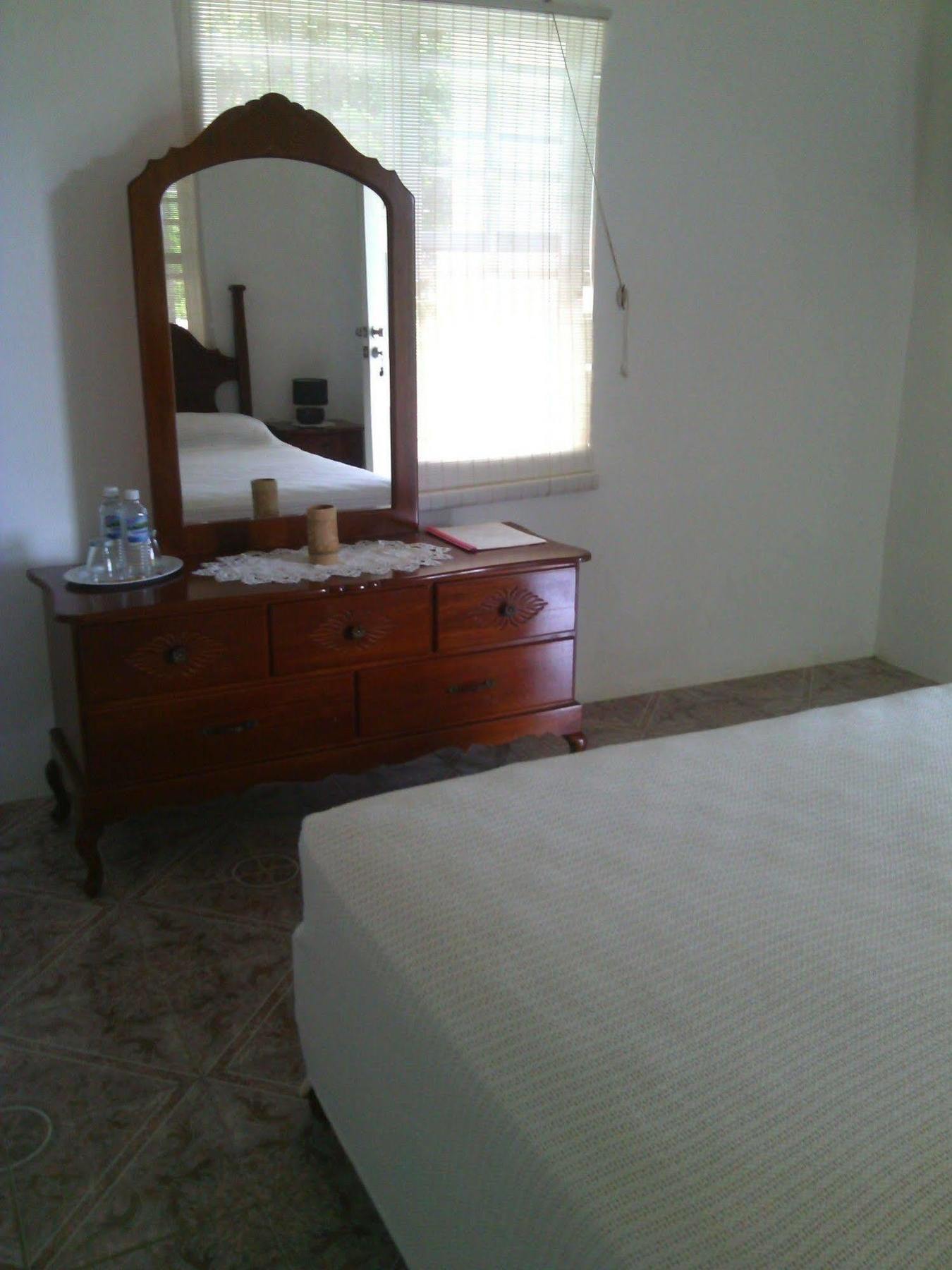 Polish Princess Guest House Порт-Антонио Экстерьер фото
