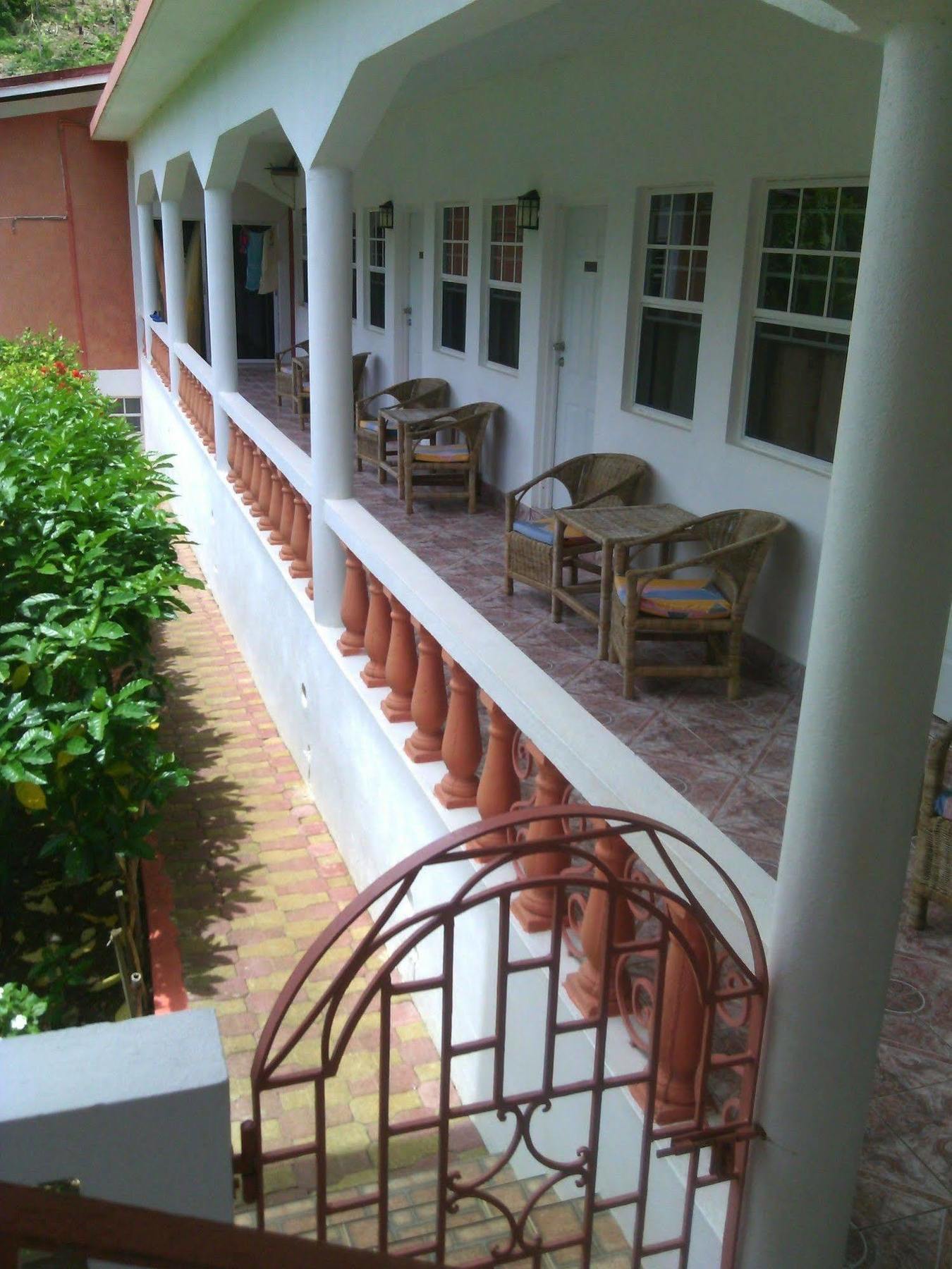 Polish Princess Guest House Порт-Антонио Экстерьер фото